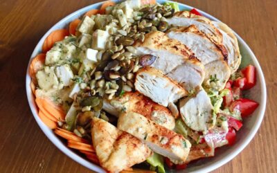 Salat Bowl mit Hühnchen