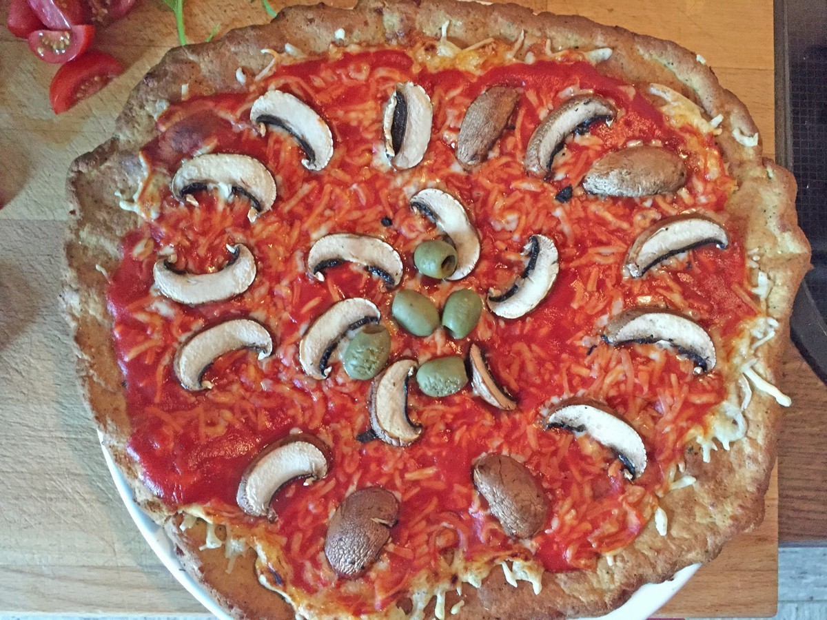 Pizza aus Fatheadteig